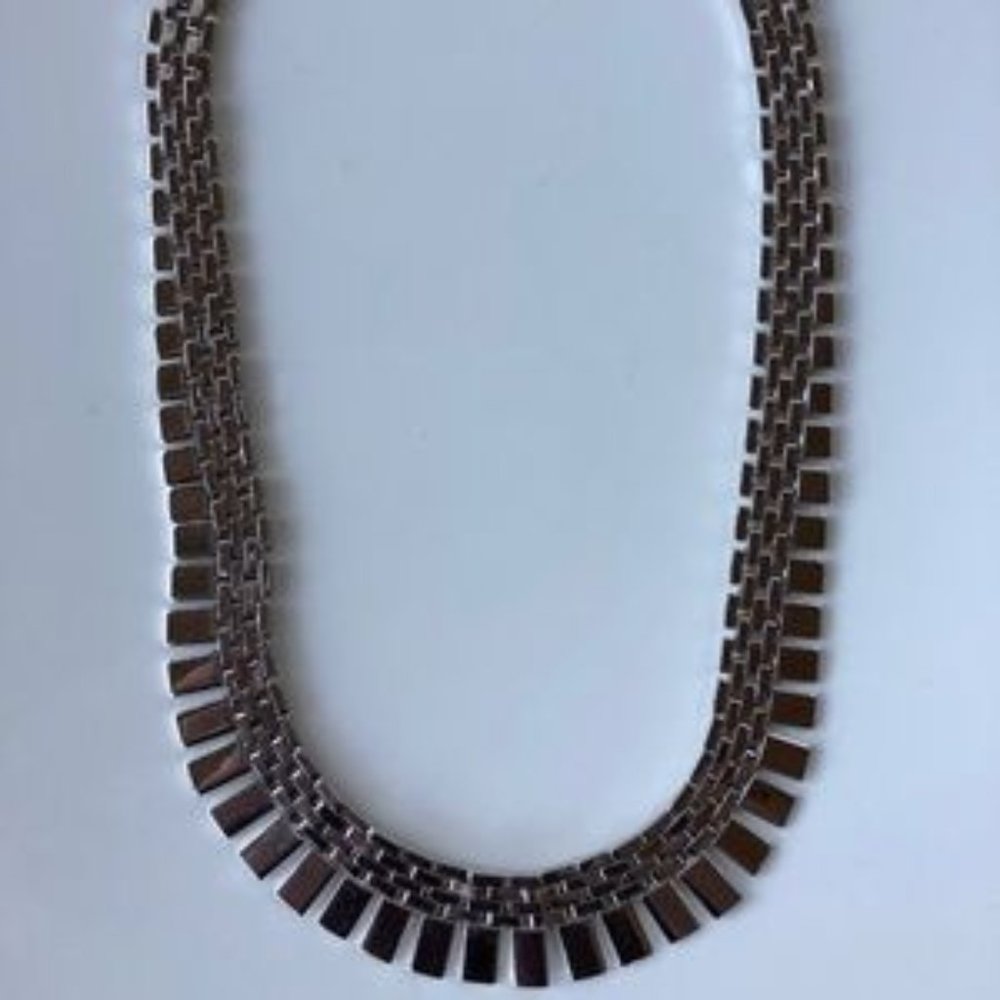 Costume jewelry lot; 9 necklaces/earrings